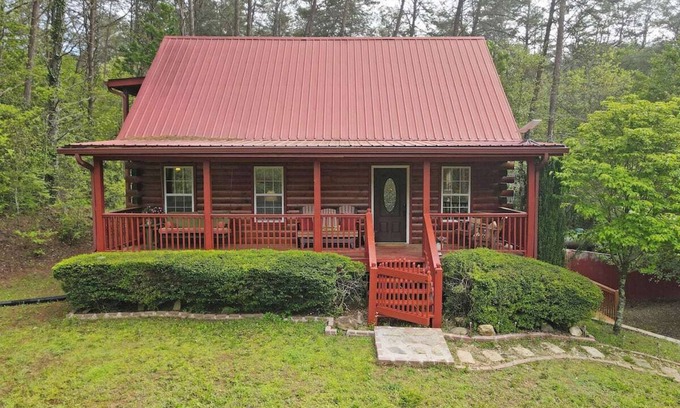 Copperhill Cabin | Charming Peaceful 2-bedroom cabin in Copperhill with WiFi and AC