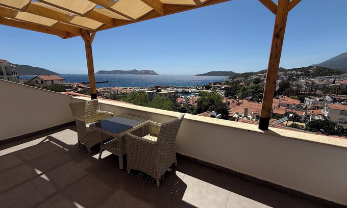 Kas Apartment | Charming penthouse with terrace with AC in Kas