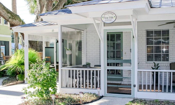 Savannah Beach Cottage | Charming Pura Vida Cottage! Pet Friendly! Great deck! Few blocks to Beach!