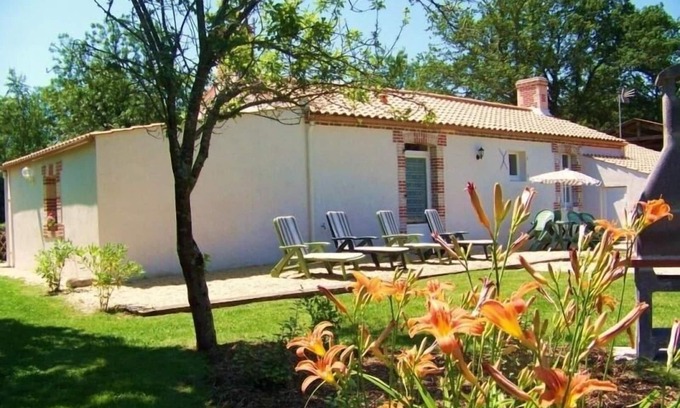 La Garnache Cottage | Charming Renovated Cottage with Terrace, Garden & WiFi - 3 Bedrooms, Sleeps 6