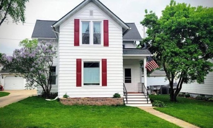 Fort Atkinson House | Charming Restored 1891 House