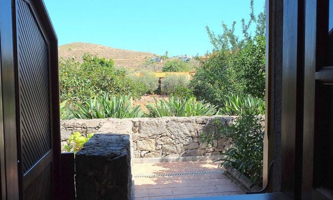 Teror Cottage | Charming Rural Estate nestled in Historic Teror, Gran Canaria with Ons