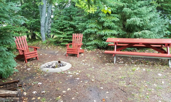 Paradise Cabin | Charming rustic cottage on the shores of Lake Superior