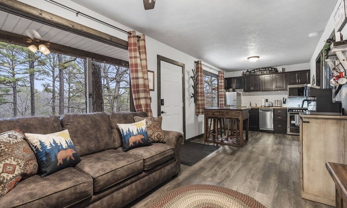 Branson Cabin | Charming Rustic Retreat - Hot Tub - Pool - Coffee - Fire Pit - 1 mile from SDC!