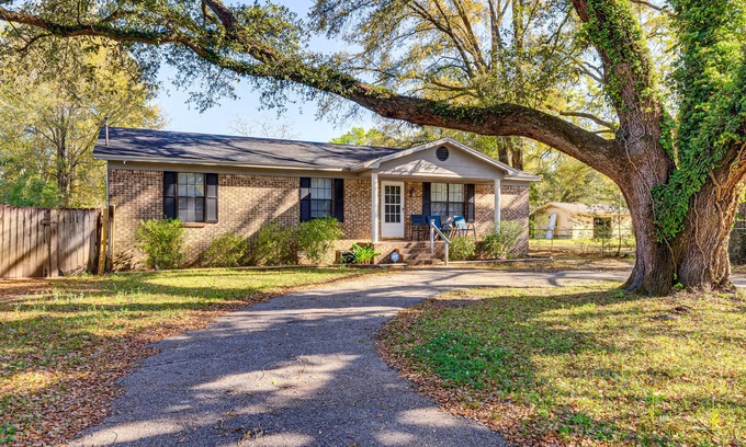 Satsuma House | Charming Satsuma Home ~ 14 Mi to Mobile!