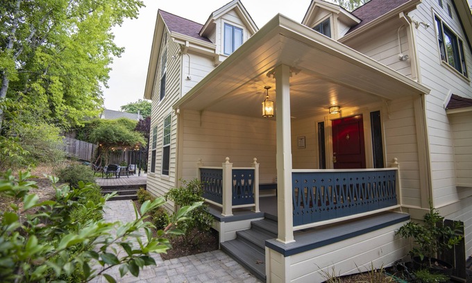 Sebastopol House | Charming Sebastopol Home - 5 Minute Walk to Town