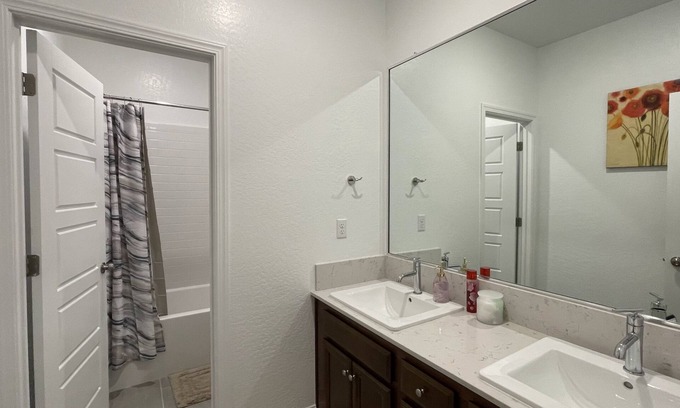 Visalia House | Charming Sequoia Vista - Beautiful brand new house , just 25 min to Sequoia NP