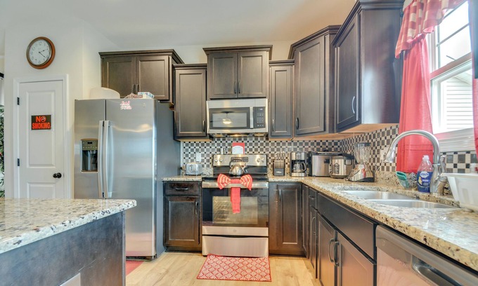 Smithfield House | Charming Smithfield Home ~ 28 Mi to Raleigh!