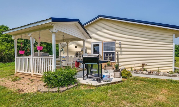 Smiths Grove House | Charming Smiths Grove Home Near Cave Tours!
