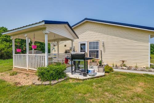 Smiths Grove House | Charming Smiths Grove Home Near Cave Tours!
