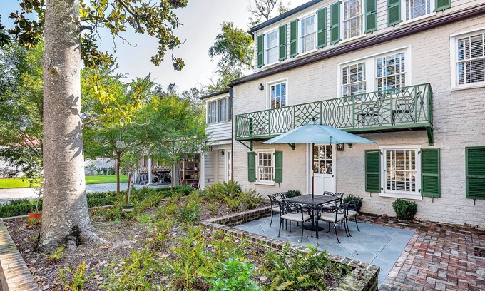 South of Broad House | Charming South of Broad Kitchen House