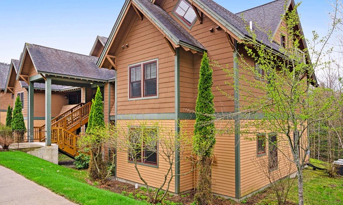 Proctorsville House | Charming & spacious two-story townhome with balcony - close to Okemo