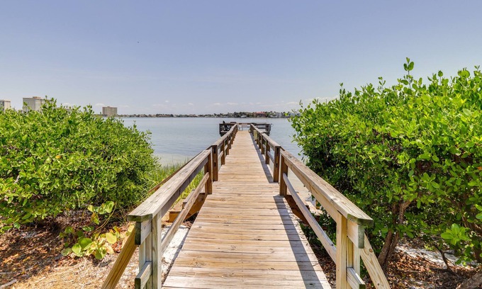 Palma del Mar Condo | Charming St Petersburg Condo ~ 2 Mi to the Beach!