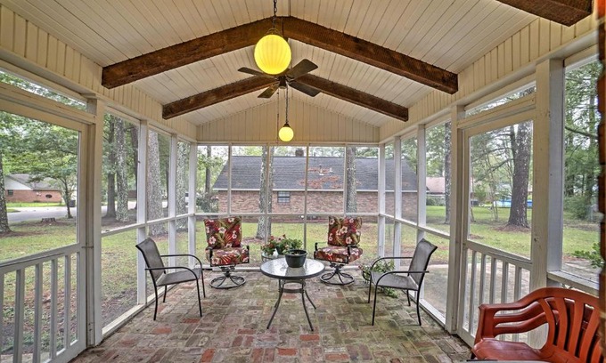 Starkville House | Charming Starkville House with Yard - 2 Mi to MSU!