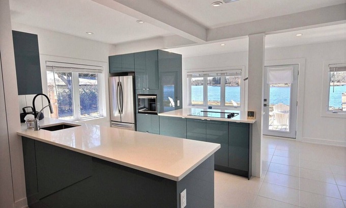 Ottawa Division Cottage | Charming stone cottage with PRIME waterfront on Rideau River