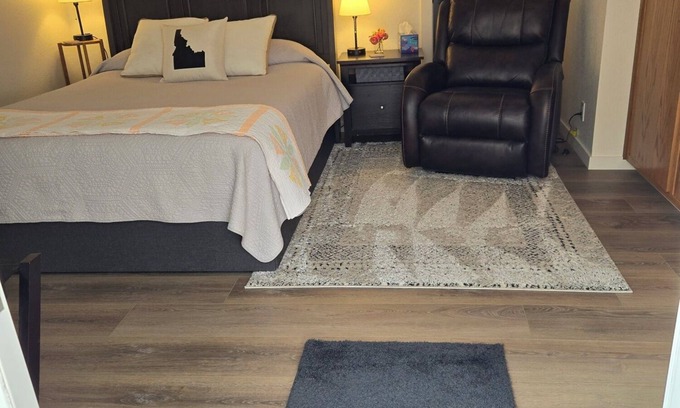 Meridian Apartment | Charming studio in fabulous Meridian, Idaho with WiFi, AC, Private entry.