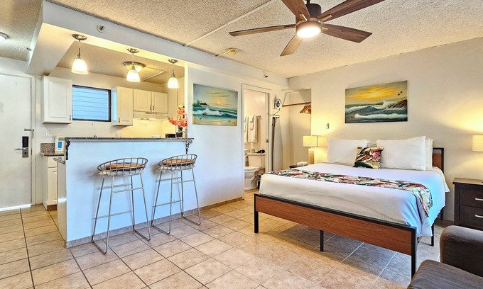 Diamond Head - Kapahulu - St. Louis Apartment | Charming studio in wonderful Honolulu w/WiFi & AC-Sleeps 3nWAIKIKI GRAND HOTEL®