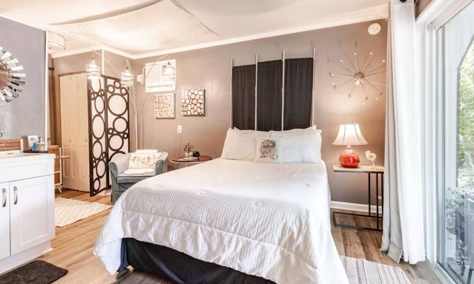 Charleston Apartment | Charming Studio Near Charleston's Hot Spots!