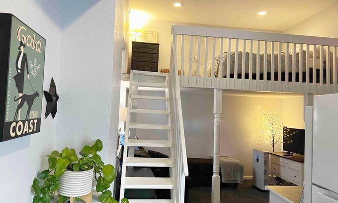 Red Lake Falls Apartment | Charming studio apt with loft in downtown RLF.