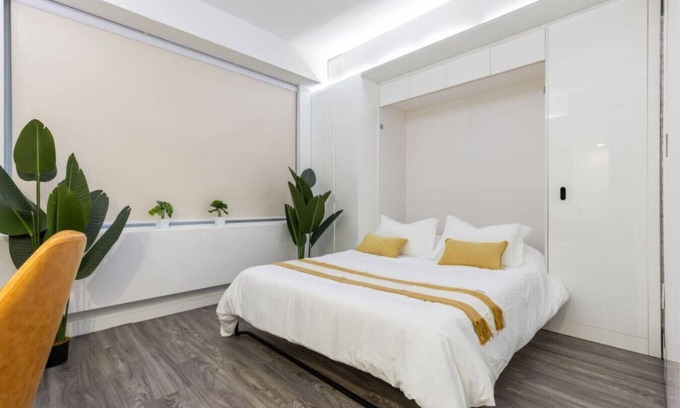 Cleveland Apartment | Charming Studio with Rooftop Views near University