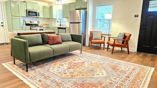 Mobile House | Charming & Stylish in Mid-Town