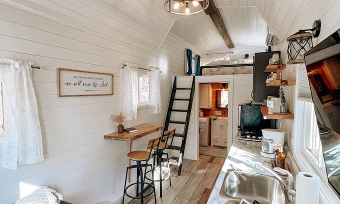 Stevens Point House | Charming Tiny House in Stevens Point