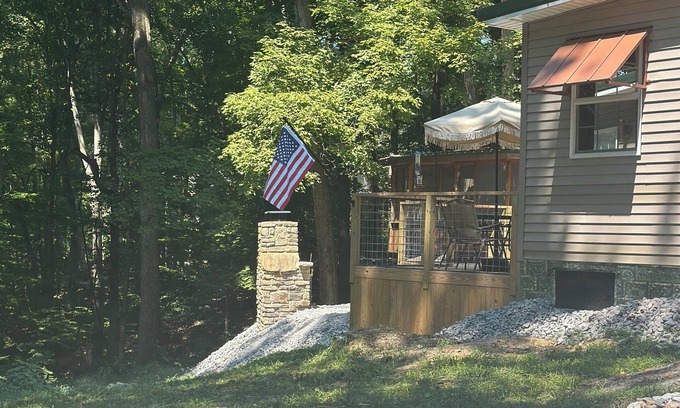 Cadiz Cottage | Charming Treehouse Haven located near Lake Barkley. Close to Turkey Bay & ramp
