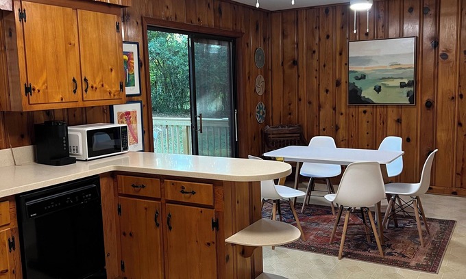 Clemson House | Charming Updated Home with Private Yard & Deck – Walkable to CLEMSON STADIUM!