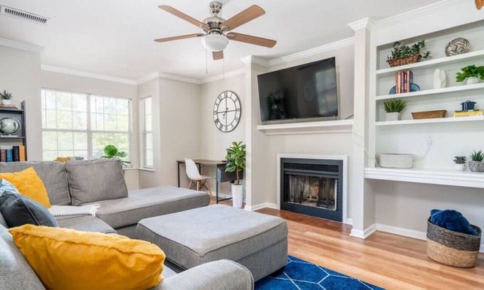 Harbison Apartment | Charming Upstairs Apt in Irmo | 3 BR | Sleeps 6