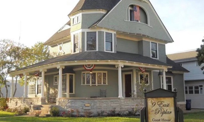 Greencastle Condo | Charming Victorian style 1-bedroom in wonderful Greencastle. Sleeps 4