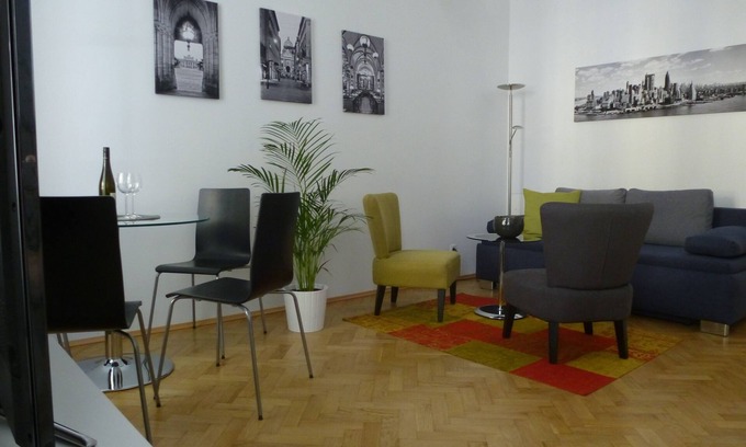 Landstrasse Apartment | Charming Viennese Apartment near City Centre