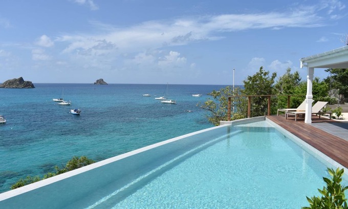 Public Villa | Charming villa with infinity pool and endless ocean views