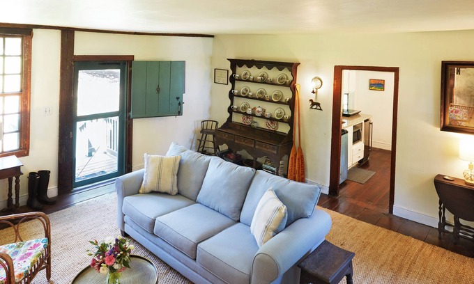 Annapolis House | Charming Waterfront Cottage on Private Historic Property