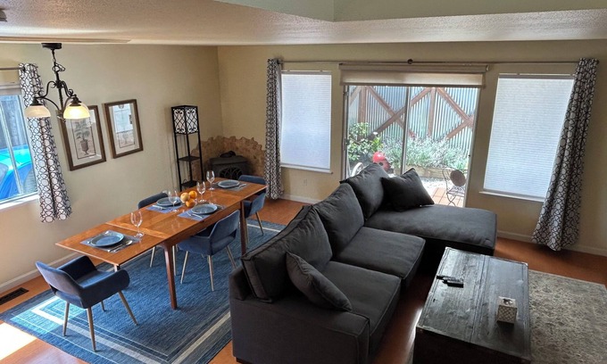 Santa Rosa House | Charming Wine Country Home w/Hot Tub near Downtown