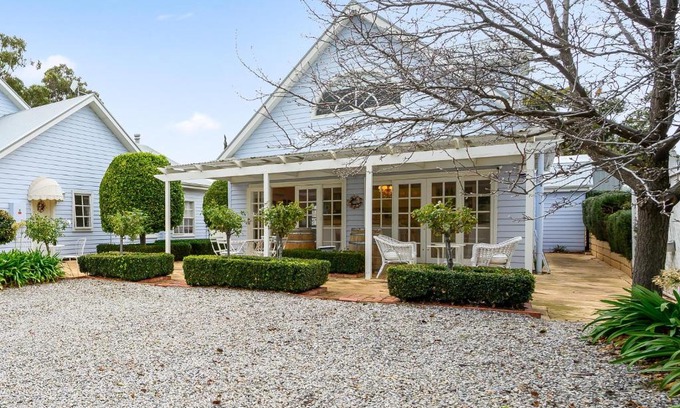 Aldinga Apartment | Chateau in The Vines Cottage by Wine Coast Holiday Rentals