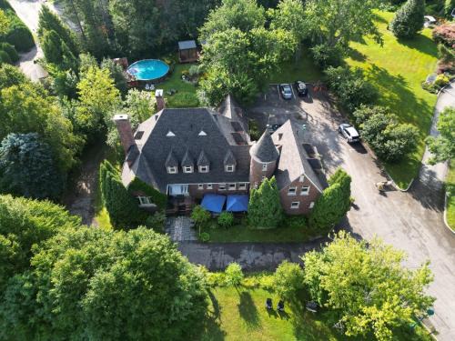 Chicoutimi House | Chateau Murdock Gite