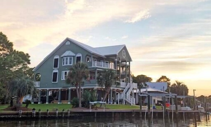 Dauphin Island House | Chateau on Colony Cove