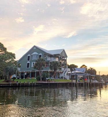Dauphin Island House | Chateau on Colony Cove