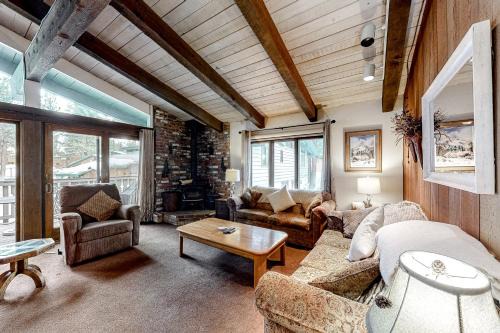 Mammoth Lakes Apartment | Chateau Sans Nom 29