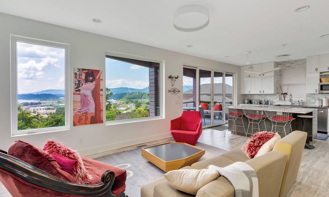 Northside House | Chatt Pulse:Spacious, Chic Chattanooga Retreat