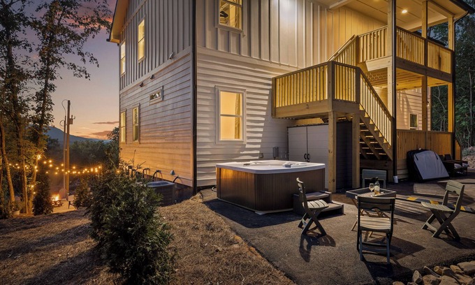 Rossville Cabin | Chatt Vistas-4bdr-2Units-Theater-Hot Tub-Sleeps15+