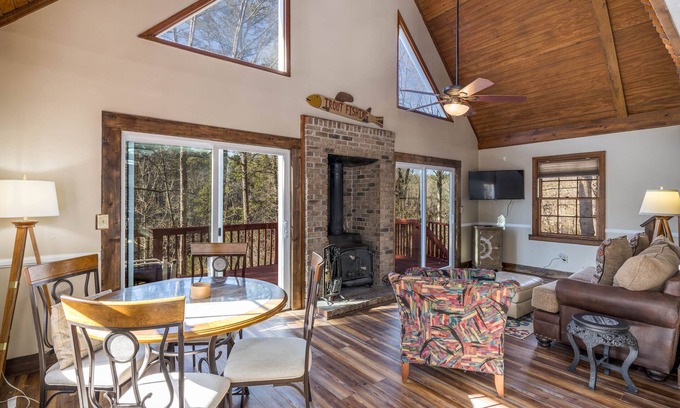 Demorest Cottage | Chattahoochee Shoals – Cozy Pet Friendly River Cottage