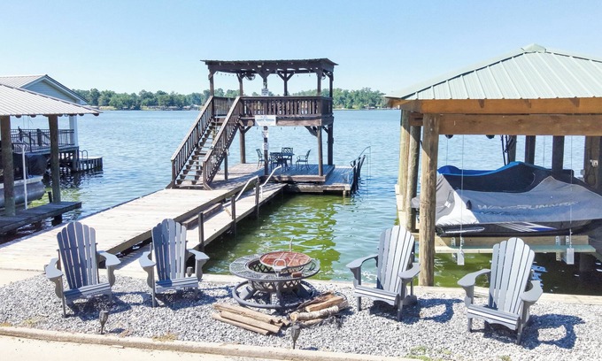 Oscar Cottage | Cheap rates on False River! Summer dates available!