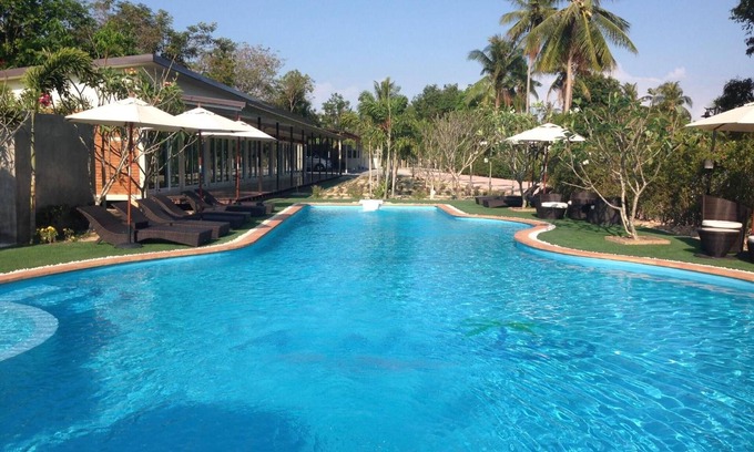 Trat Hotel | Check In & Chill Out Laem Sok Pier