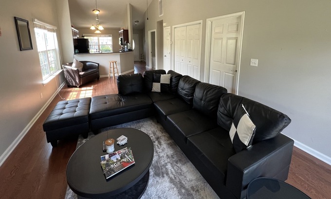 West Columbia House | Cheerful 2-bedroom house with indoor fireplace, few miles way from lake Murry