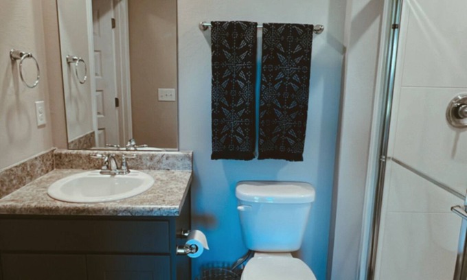 Foley House | Cheerful and Clean 4 bdrm 2 bath Home - Sleeps 10