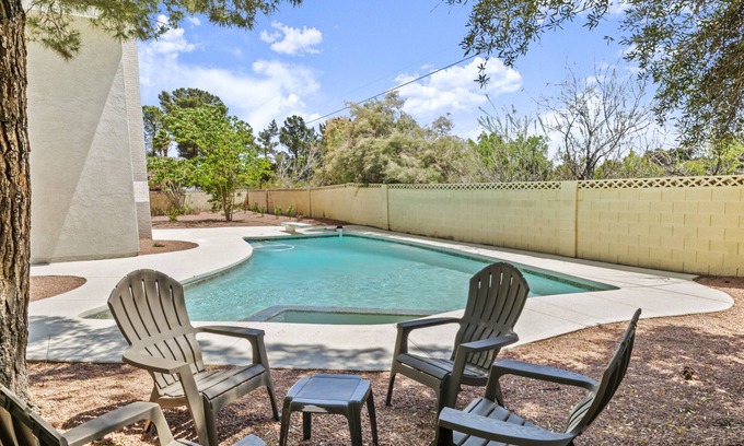 Paradise House | Cheerful fully renovated 4-bedroom with pool