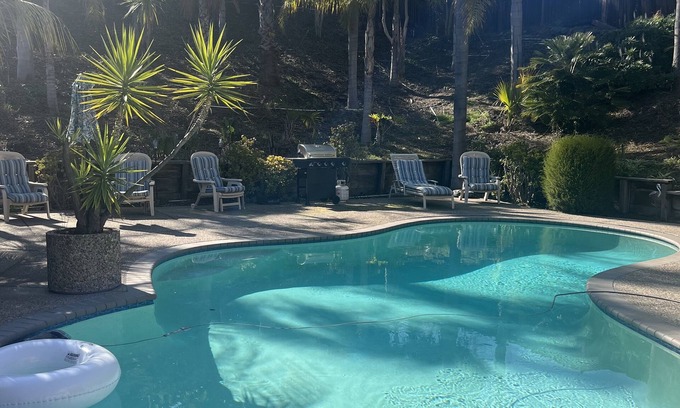 Antioch House | Cheerful house 3 bed 4 bath pool house