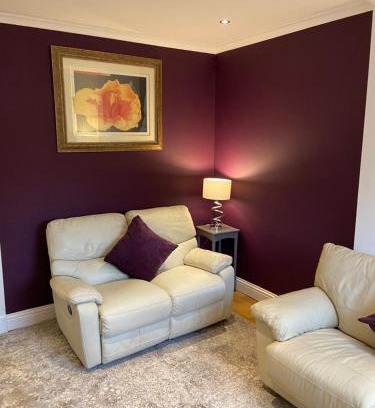 North West House | Cheerful One bedroom cottage with parking space.