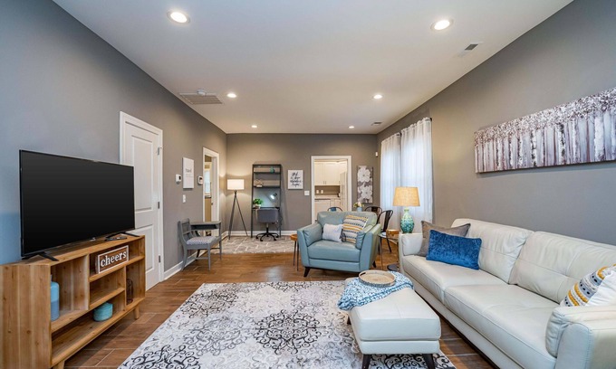 Laurens House | Cheerful Pet-Friendly Bungalow 1 Block from Downtown Laurens